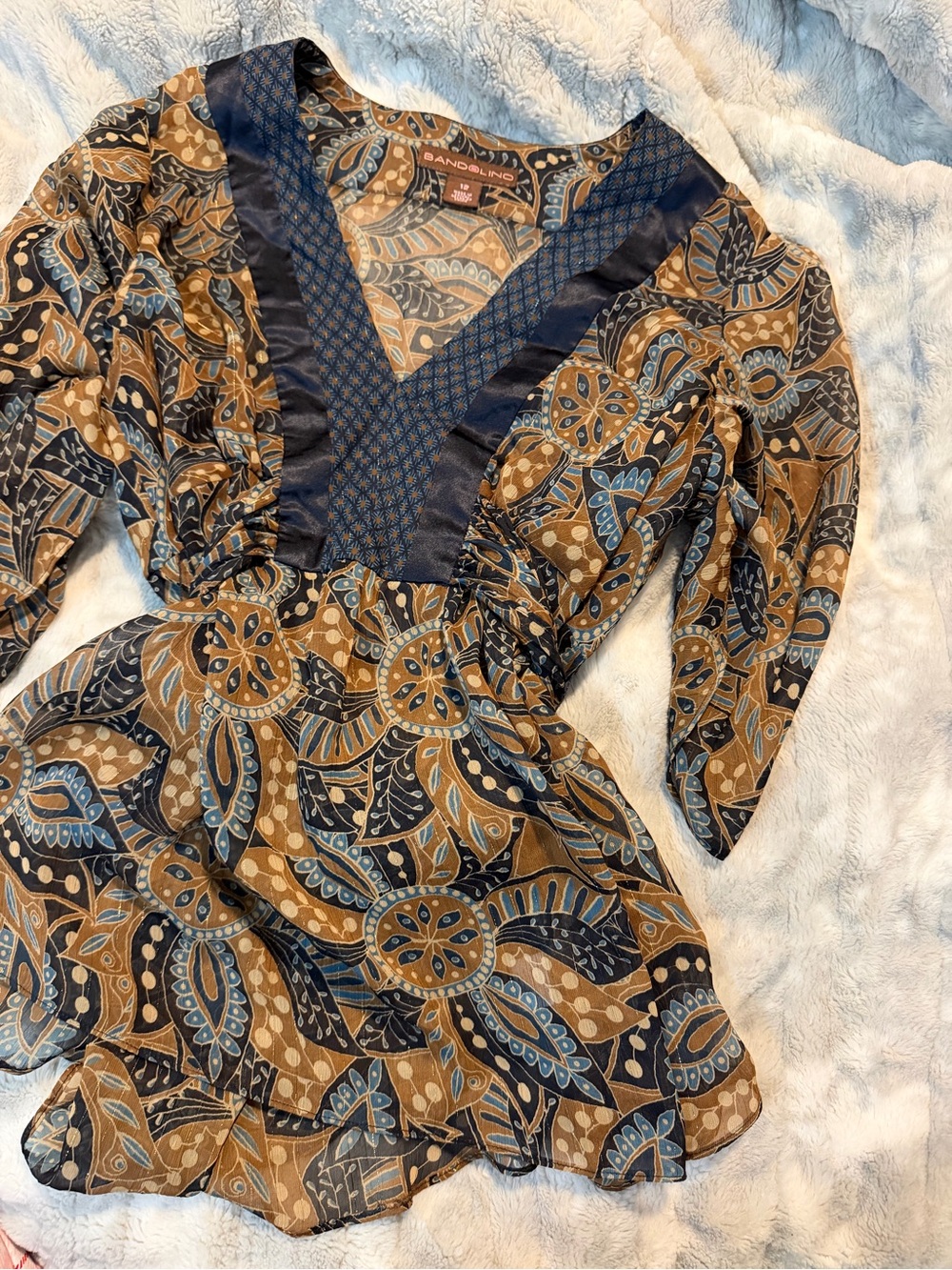 RARE 🔥 Bandolino Paisley Tie Back Blouse
